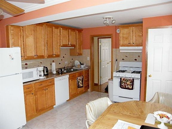 Bright and big kitchen