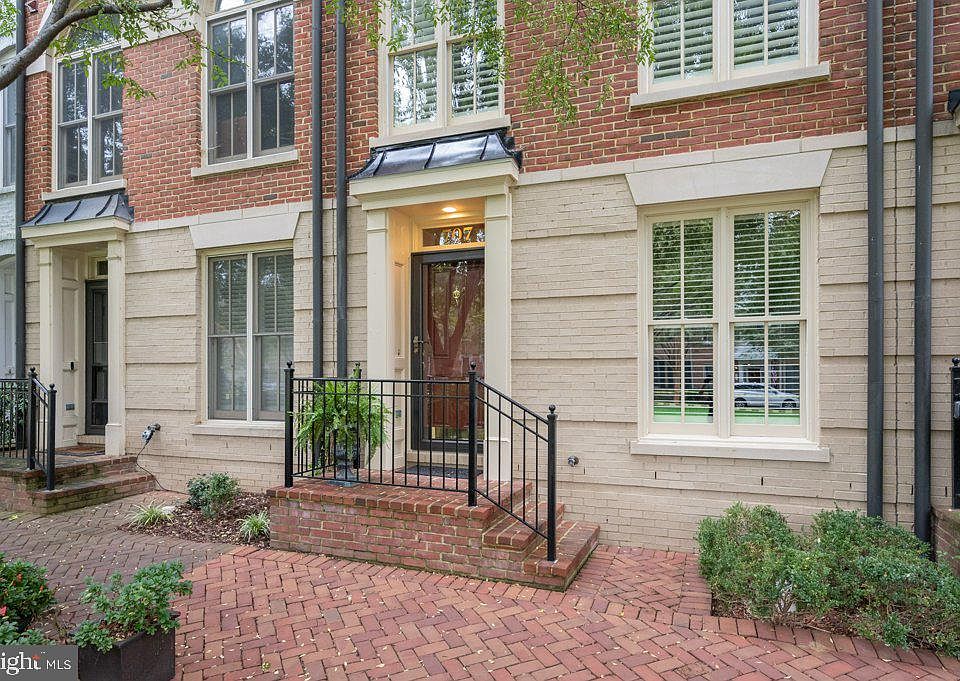 1st image of 707 Rose Sq