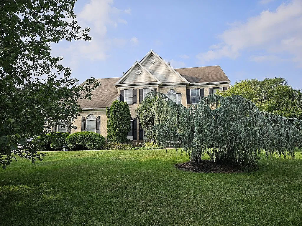 56 Margaret Dr photo 1