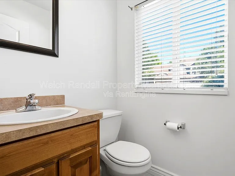 672 E Clearwater Dr N — Photo 13