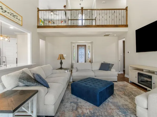 13510 Fallbrook Cir, Mont Belvieu, TX 77535