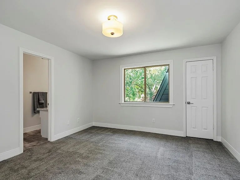 810 Herdsman Dr — Photo 25