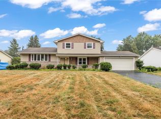 75 Old Meadow Dr, Rochester, NY 14626
