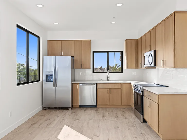 3248 Clairemont Dr #4 — Photo 4