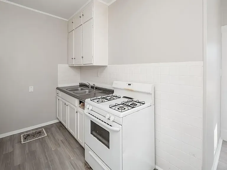 1553 W 17th St - Duplex — Photo 5