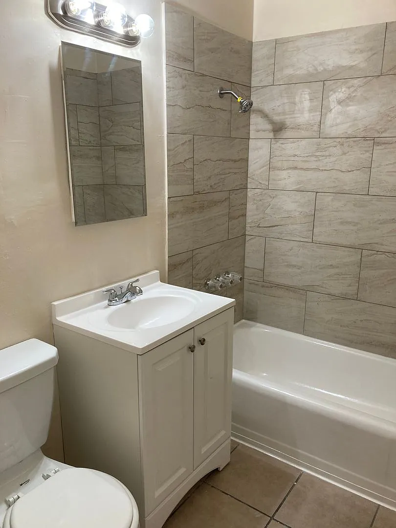 The 52nd Street Apartments — Photo 3
