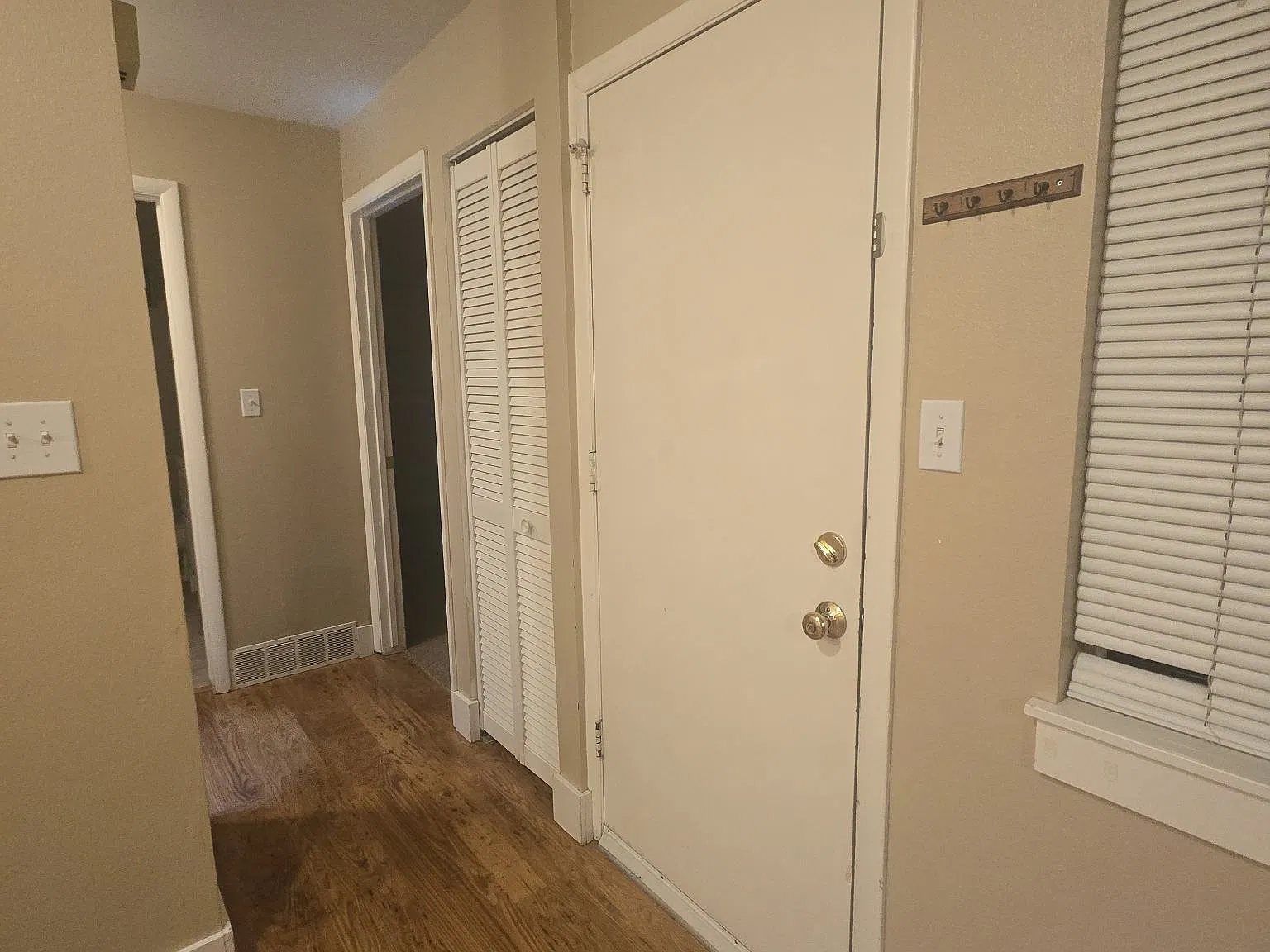 2 bed, 800 sqft, $1,300 — Photo 3