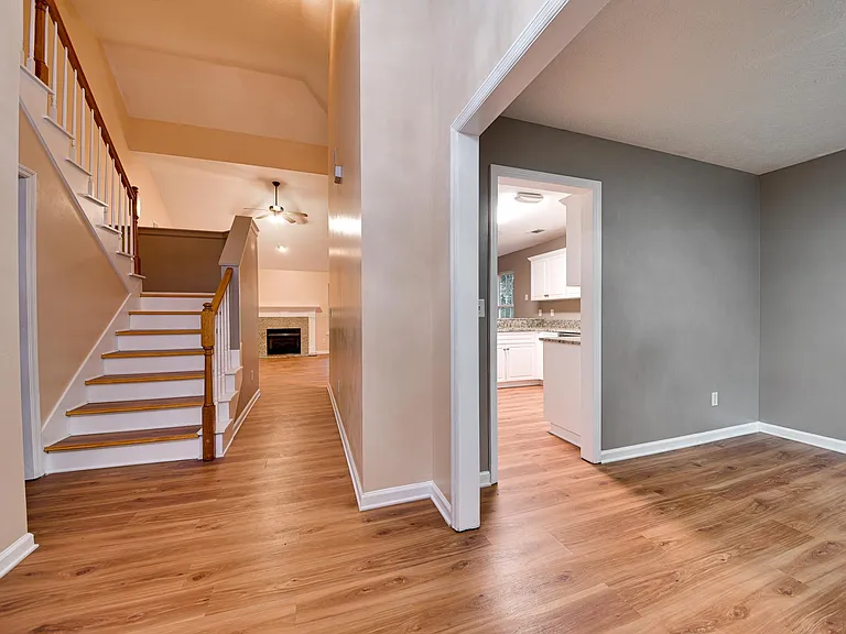 950 Watsonia Dr — Photo 8