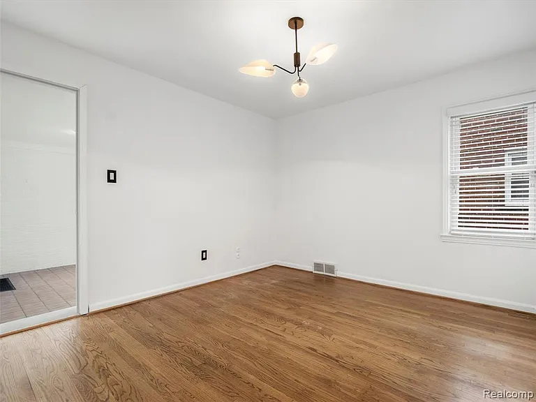 2090 Bradford Rd — Photo 15