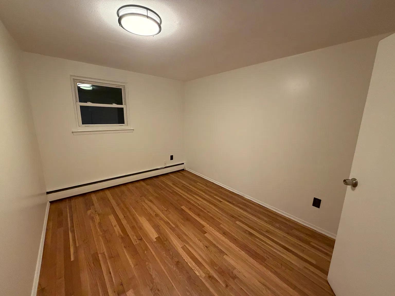 3 bed, 1000 sqft, $3,500 — Photo 2