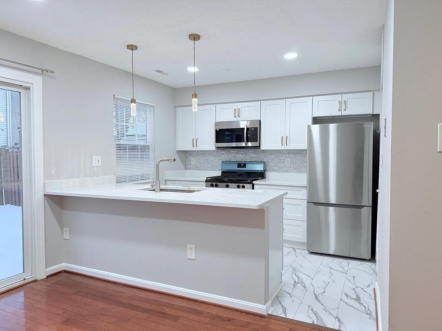 3 bed, 1188 sqft, $2,800 — Photo 4