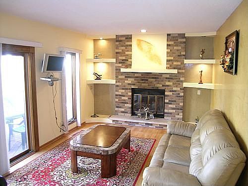 Main floor family room w/fplc 