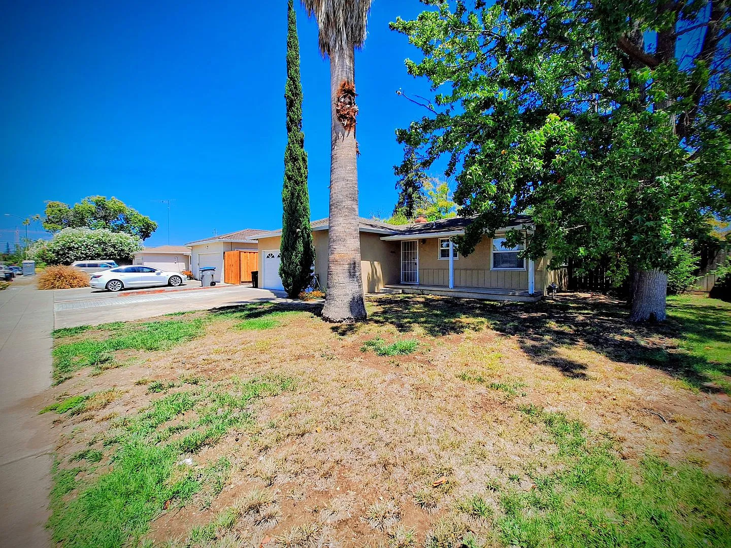 Charming 3bd Single Story House w/Attached Garage — Photo 4