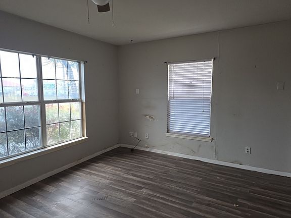 4th image of 302 E Gertrude St