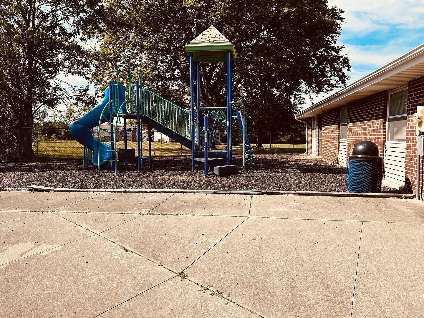 Reni Court — Photo 2