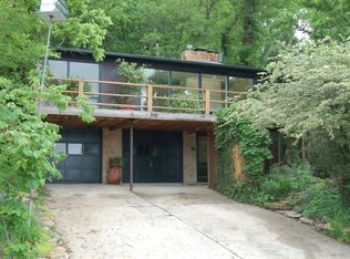 274 Lakeshore Dr W, Lenexa, KS 66217