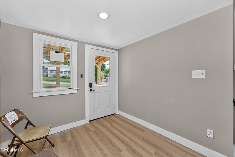 4th image of 23 Oberlook Avenue