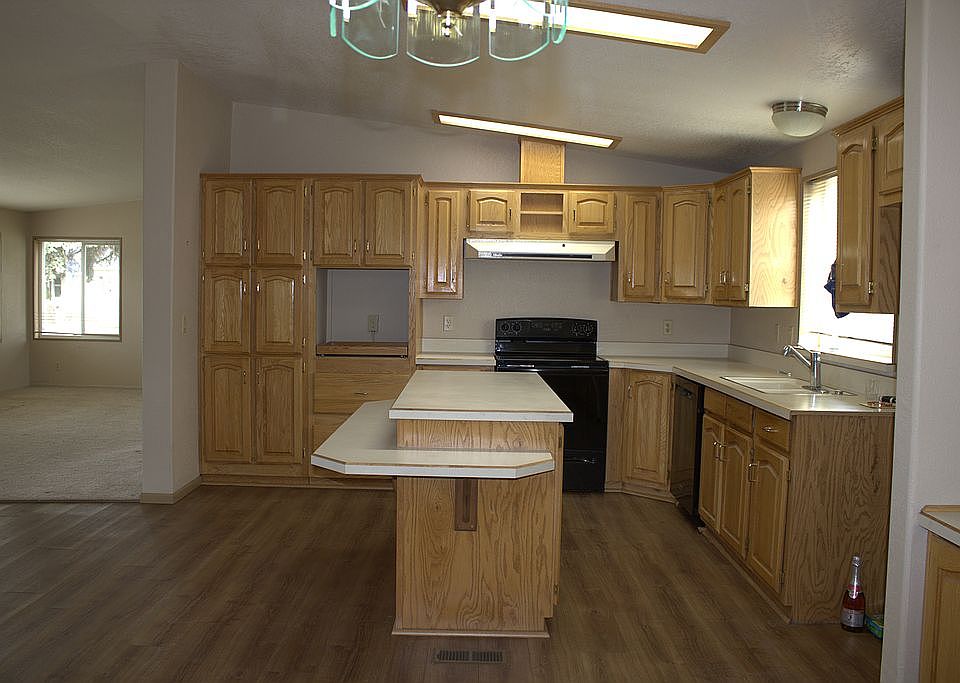 1st image of 10302 S F St