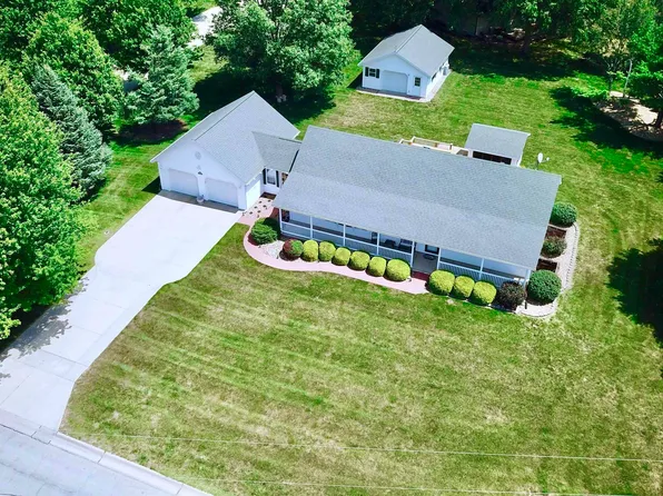 1606 Hobart St, Grinnell, IA 50112