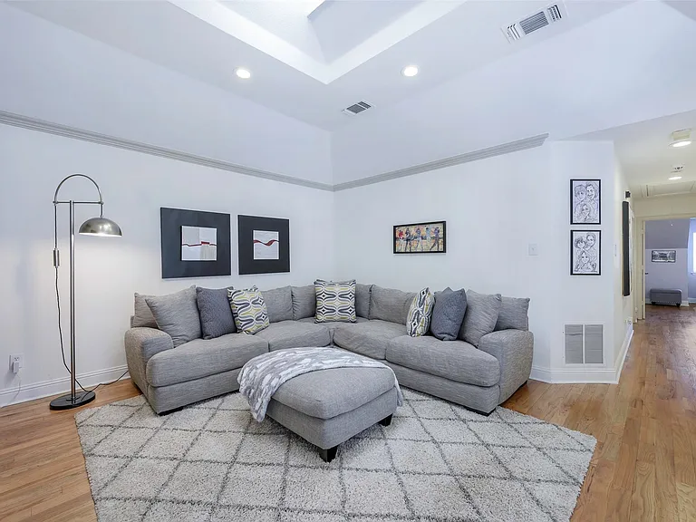 5913 Hempstead Dr — Photo 21