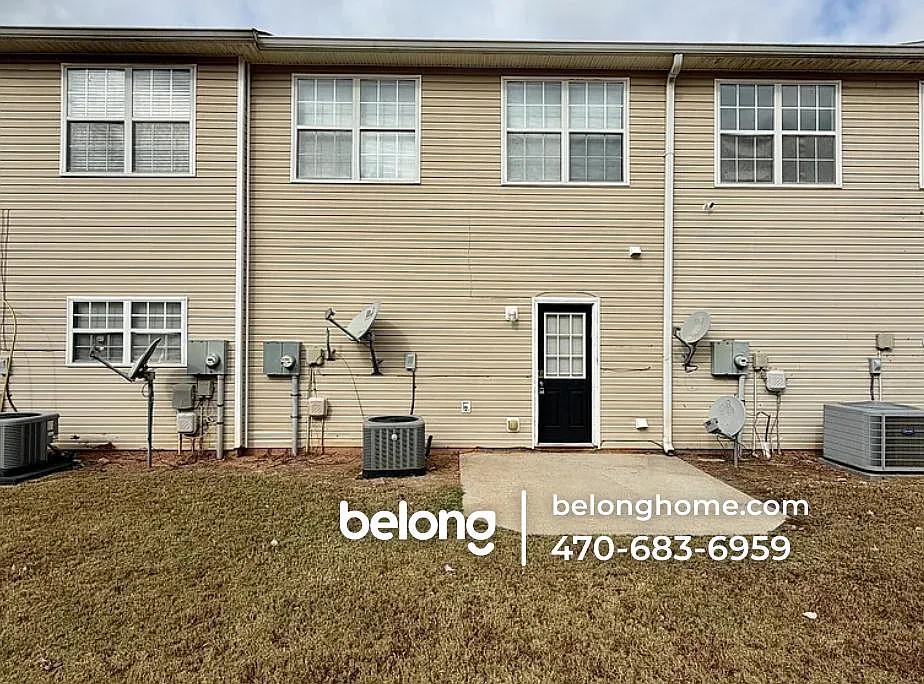 3 bed, 2.5 bath, 1440 sqft, $1,675 — Photo 2