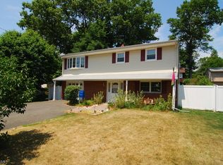 17 Carteret Rd, Hopatcong, NJ 07843