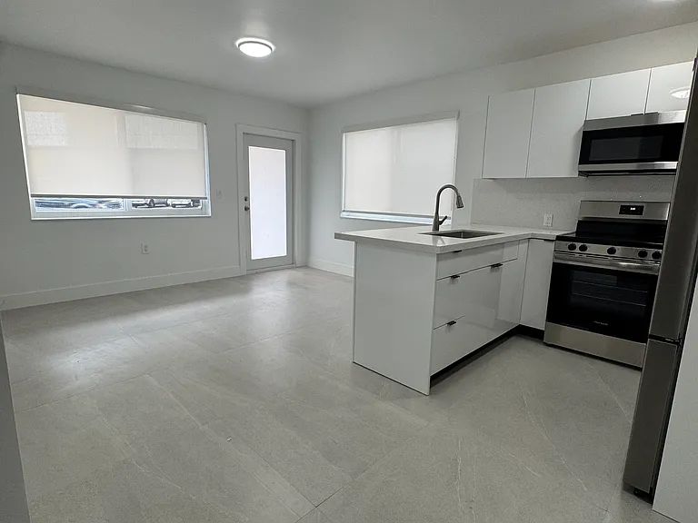 180 W 21st St #180 — Photo 10