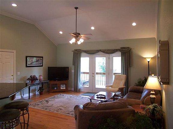 4th image of 109 Big Oak Dr