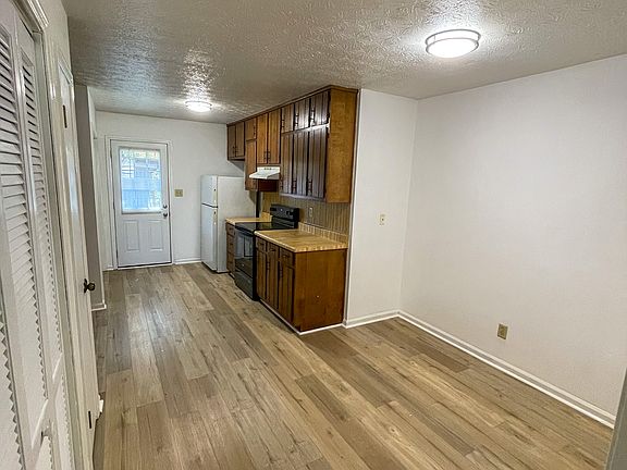 3rd image of 1043 Chestnut Oak Ct NE #A