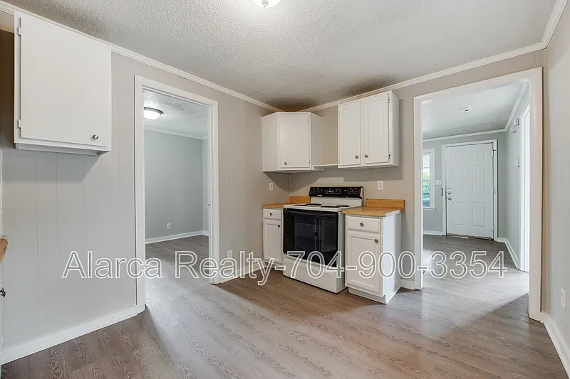 4 bed, 981 sqft, $1,375 — Photo 2