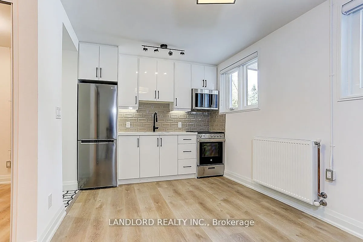 2520 Bloor St W - 23 — Photo 3