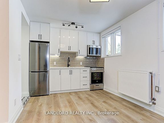 3rd image of 2520 Bloor St W #23