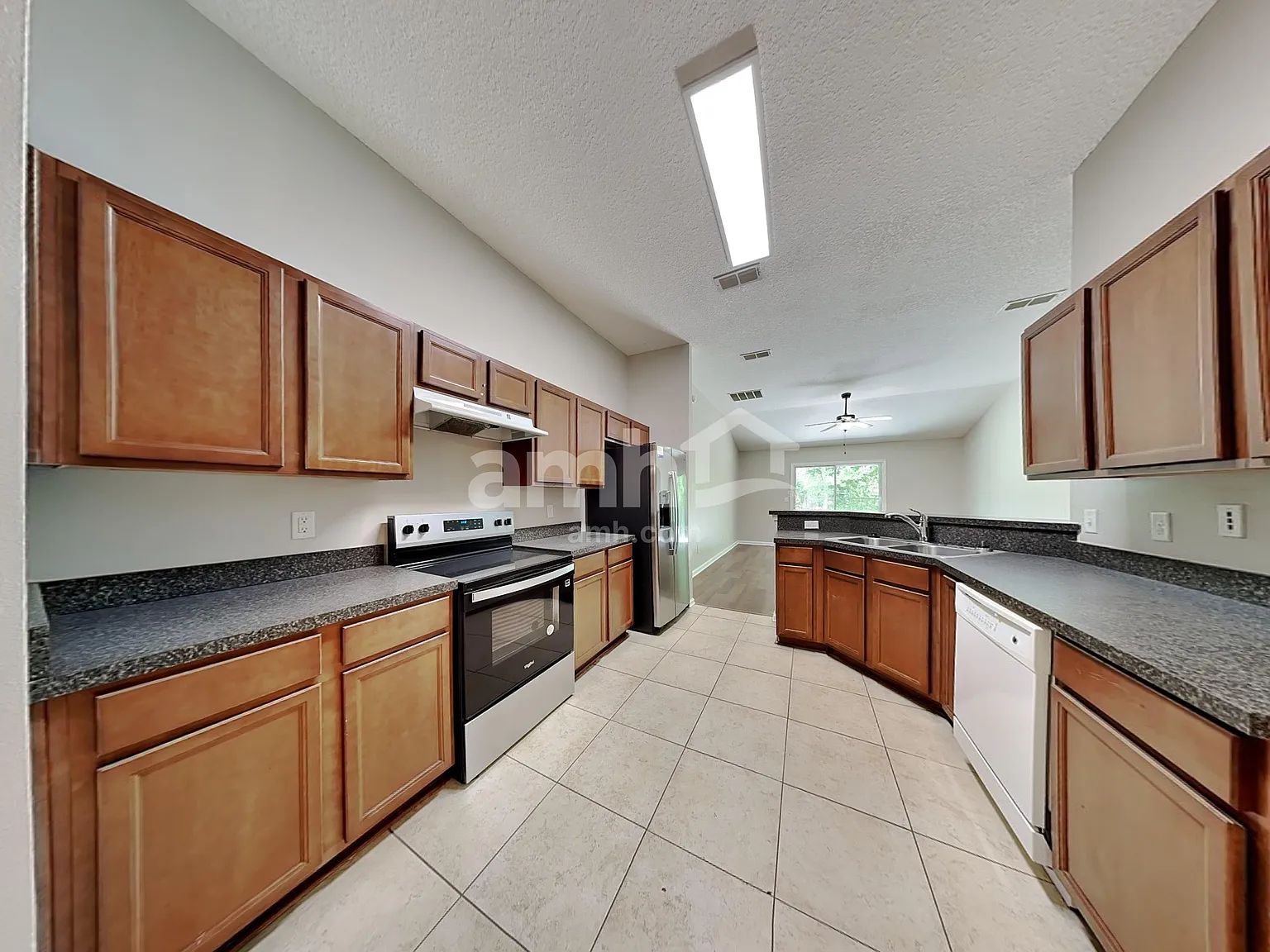4 bed, 2.0 bath, 1707 sqft, $2,215 — Photo 3