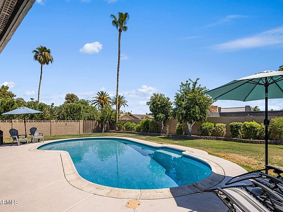 3rd image of 101 W PINE VALLEY Drive