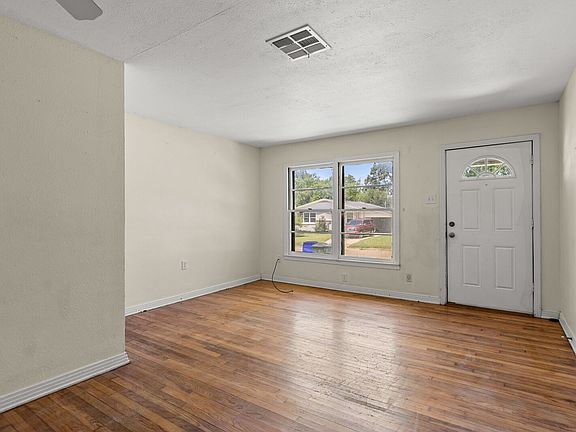 2nd image of 3404 Leland Ave