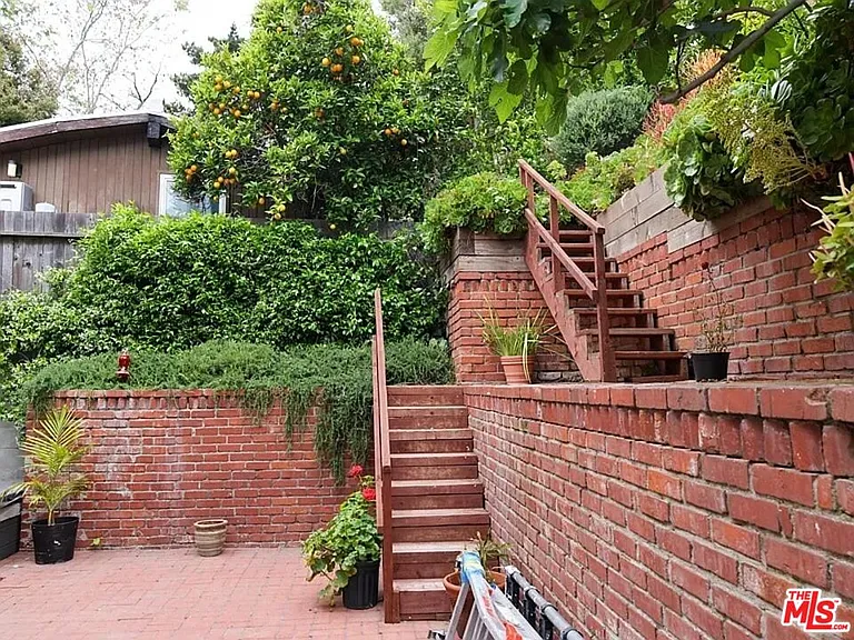 1322 N Beverly Glen Blvd — Photo 15
