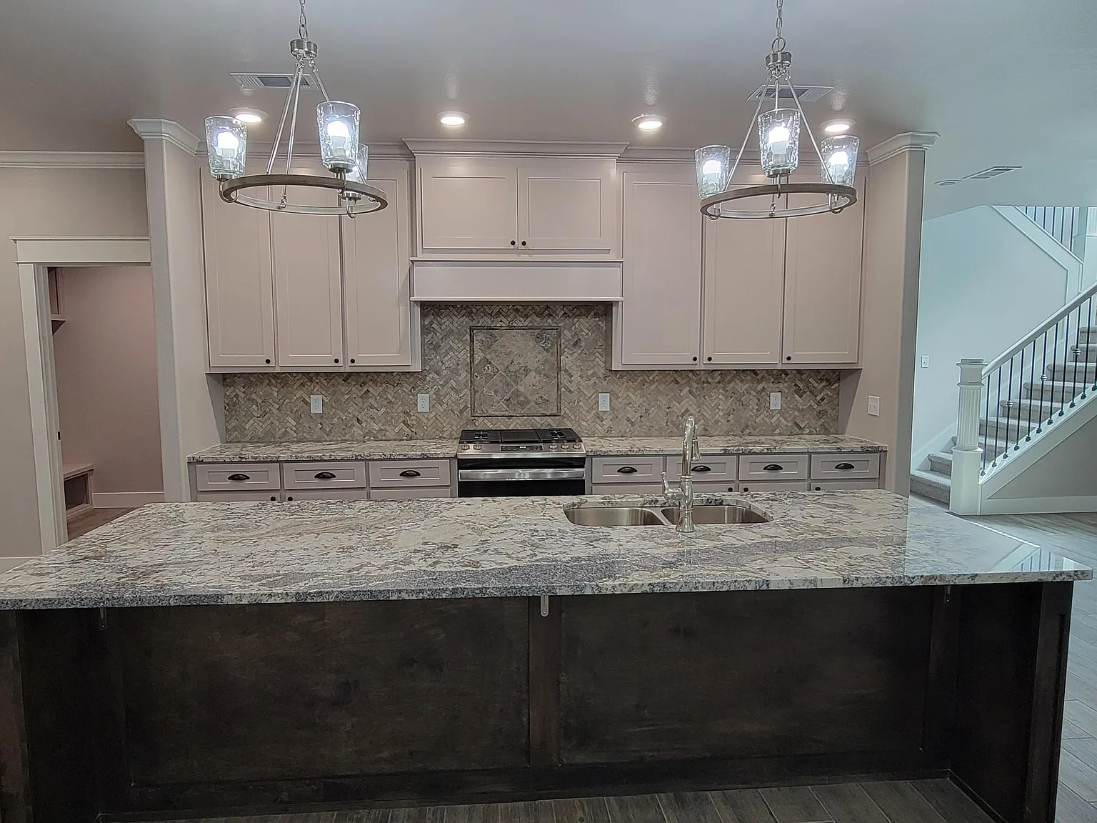 1966 Beaty Rd — Photo 2