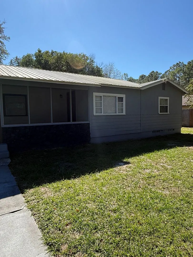 Fully Furnished Charming 2BR Duplex in Deland — Photo 1