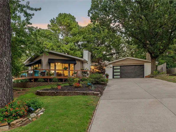 2330 N Juneway Ter, Fayetteville, AR 72703