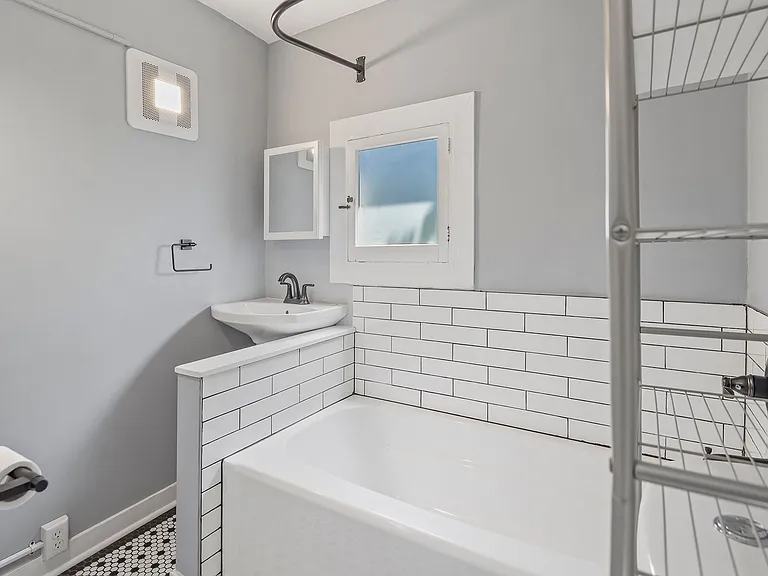 2634 SE Yamhill St — Photo 11