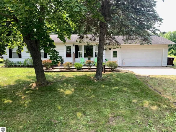 2090 Ben Dr, Mount Pleasant, MI 48858