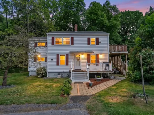 1842 Mendon Rd, Woonsocket, RI 02895