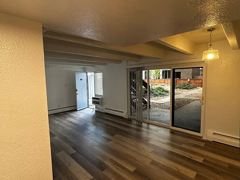 SloHi 1516 Perry Street — Photo 10
