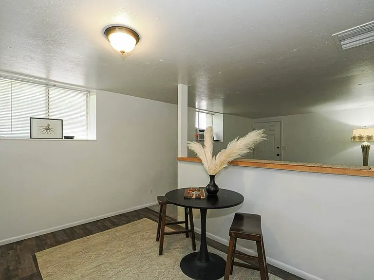 2513 S Park St — Photo 12