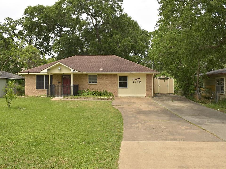 1st image of 2109 Holly Dr