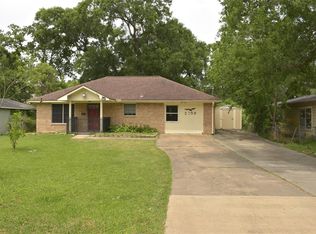 2109 Holly Dr, Dickinson, TX 77539