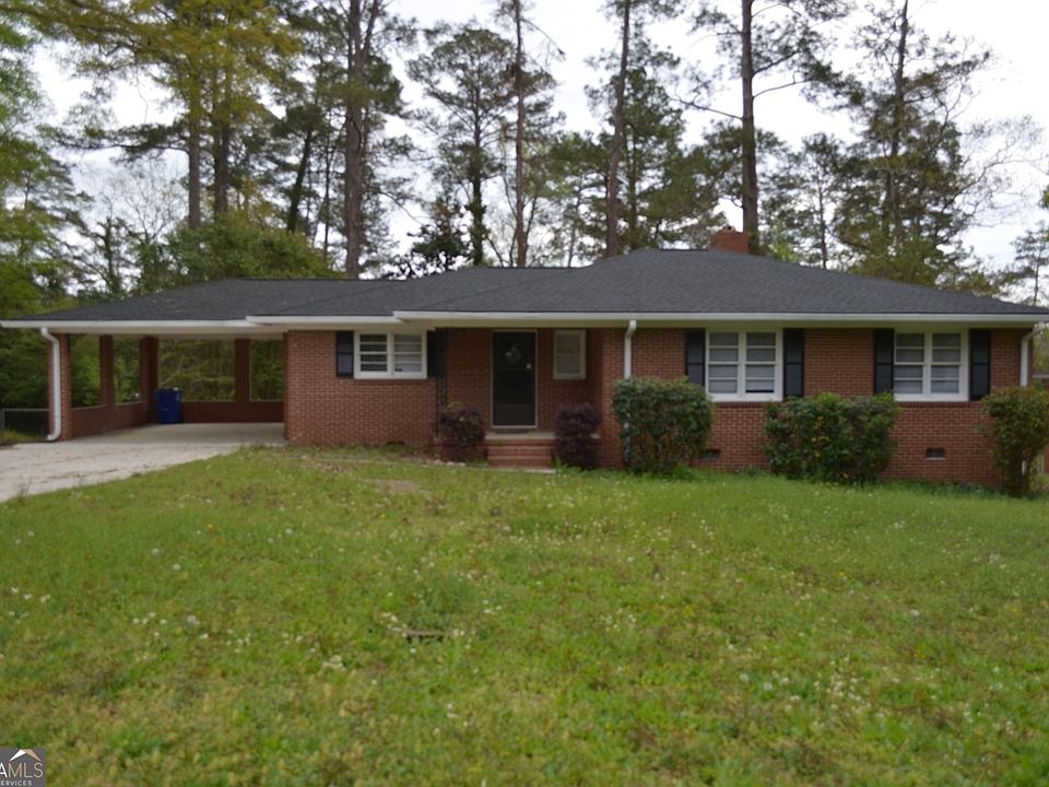 1st image of 829 Edward Pl