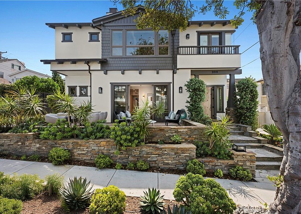 1st image of 206 Dahlia Ave