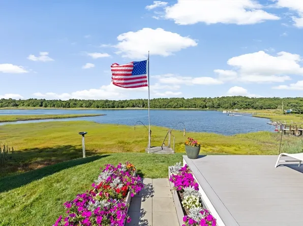 28 Arlington Rd, Wareham, MA 02571