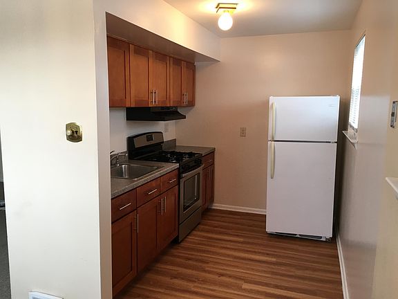 2nd image of 10620 Evans St Floor 2